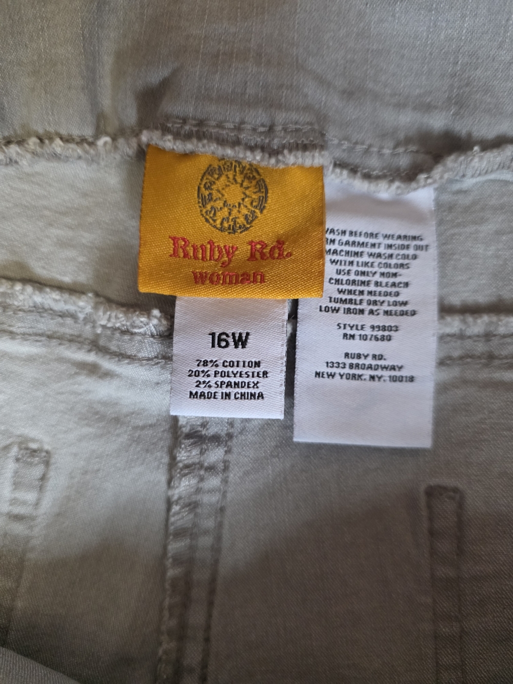 🐌 Ruby Rd. Light Gray Ankle Stretch Jeans - Picture 2 of 4
